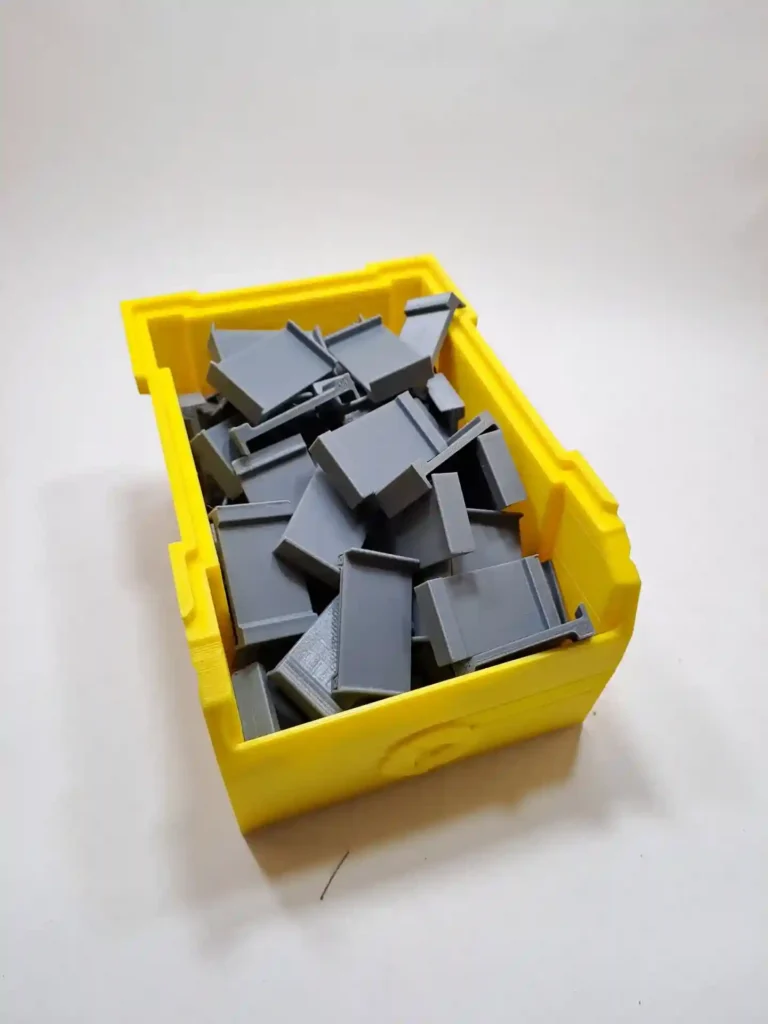 caja con varias piezas